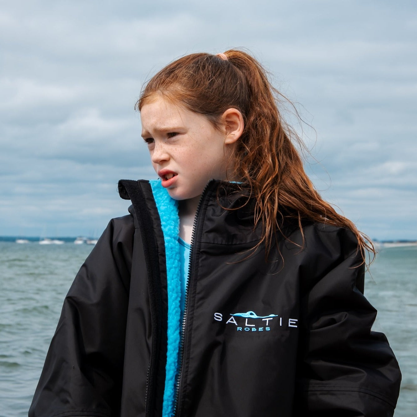Saltie Junior Changing Robe - Black/Cyan