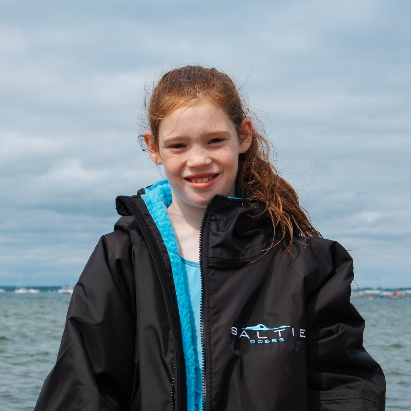 Saltie Junior Changing Robe - Black/Cyan